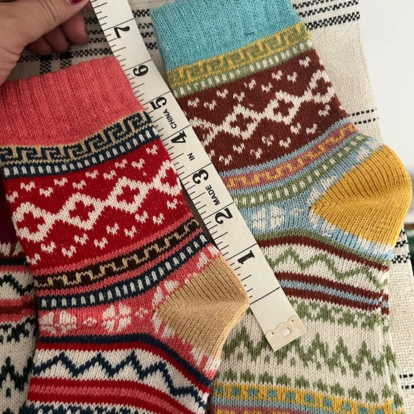 Cute Winter Socks (4 pairs) - Picture 2 of 4